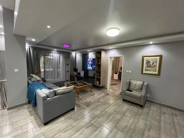 4 Bedroom Flat & Apartment