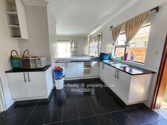 Madokero Estate House For Sale (Sole Mandate)