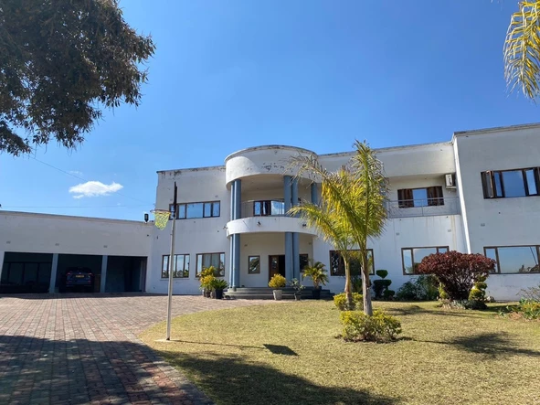 9 Bedroom House