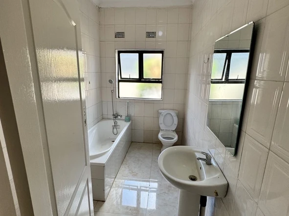 3 Bedroom Flat & Apartment