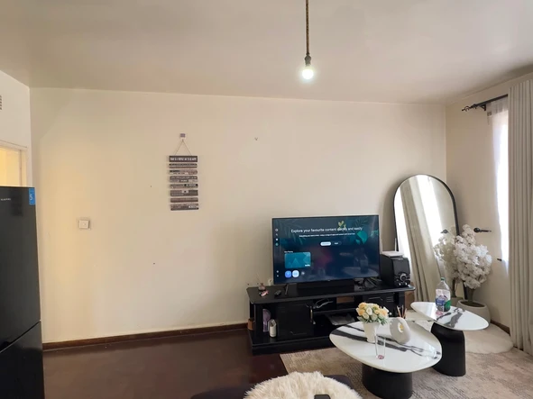 2 Bedroom Flat & Apartment
