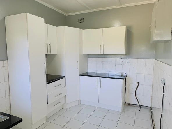 2 Bedroom Flat & Apartment