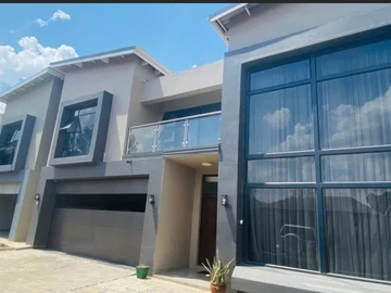 4 Bedroom Flat & Apartment