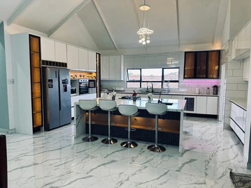 5 Bedroom House