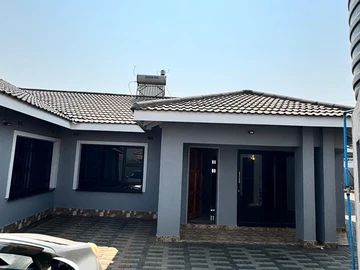 3 Bedroom Flat & Apartment