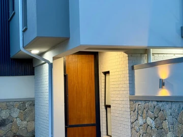 3 Bedroom Flat & Apartment