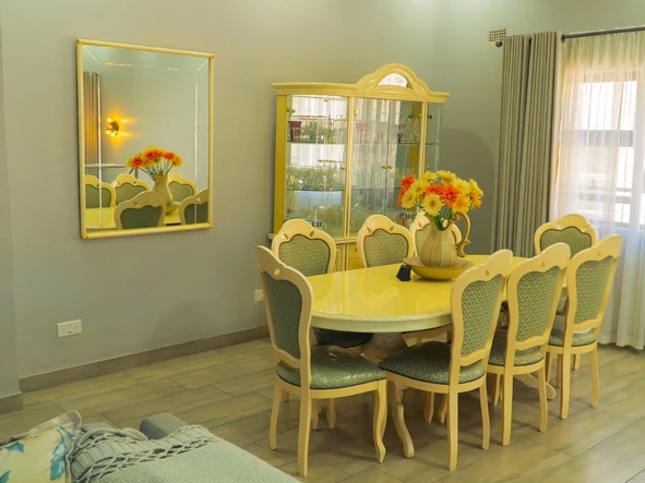 4 Bedroom Flat & Apartment