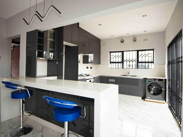 3 Bedroom Flat & Apartment