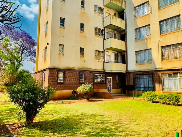 2 Bedroom Flat & Apartment