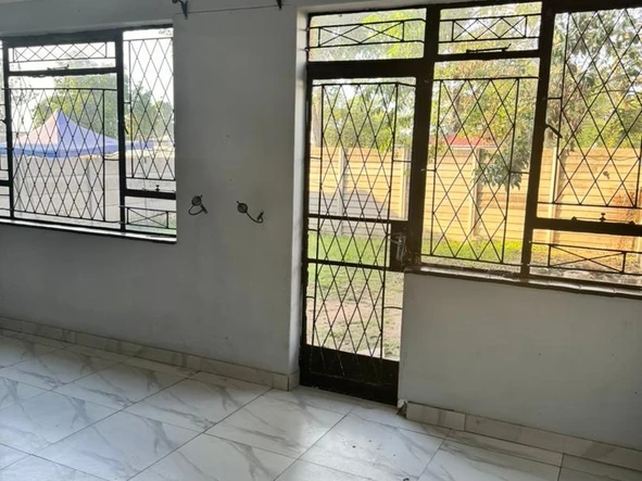 2 Bedroom Flat & Apartment