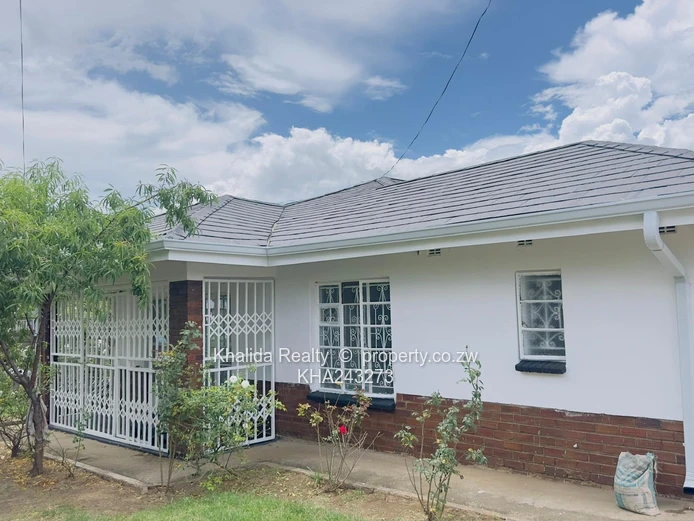 Modern 4-Bedroom House Plus 2 bed cottage For Rent in Mabelreign