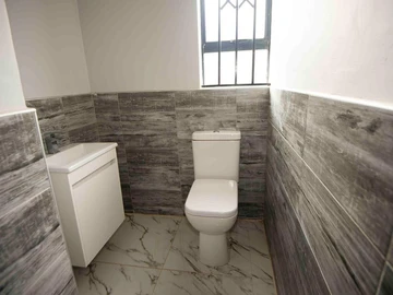 3 Bedroom Flat & Apartment