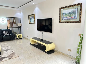 9 Bedroom House