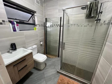 4 Bedroom Flat & Apartment