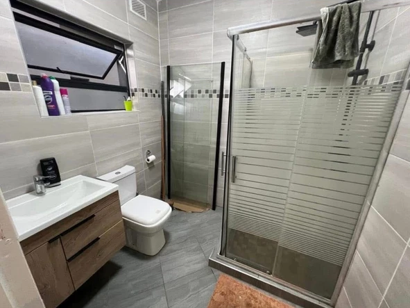 4 Bedroom Flat & Apartment