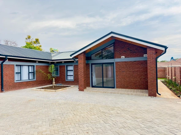 3 Bedroom Flat & Apartment