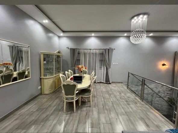 4 Bedroom Flat & Apartment