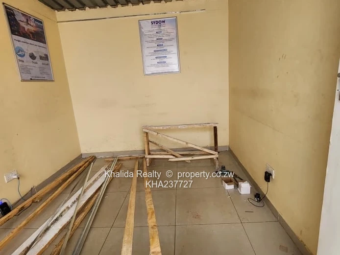 Eastlea commercial space to let