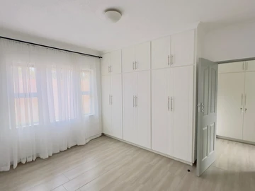 4 Bedroom Flat & Apartment