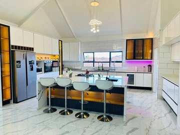 5 Bedroom House