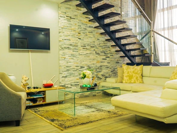 4 Bedroom Flat & Apartment