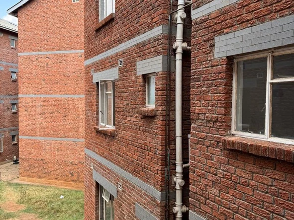 2 Bedroom Flat & Apartment