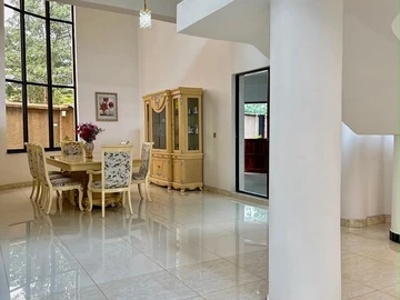 9 Bedroom House