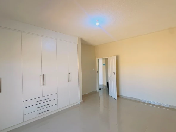 4 Bedroom Flat & Apartment