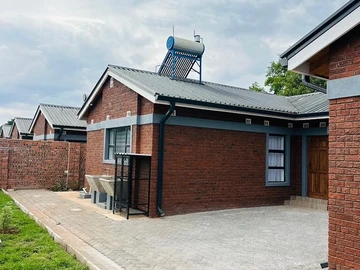 4 Bedroom Flat & Apartment