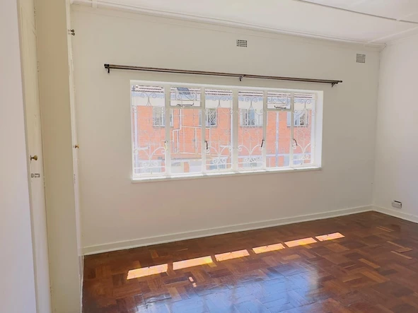 2 Bedroom Flat & Apartment
