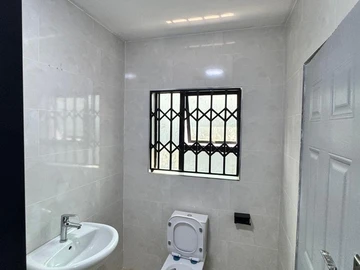 3 Bedroom Flat & Apartment