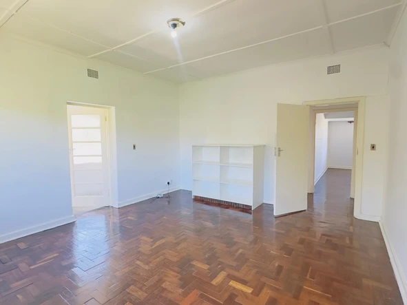 2 Bedroom Flat & Apartment