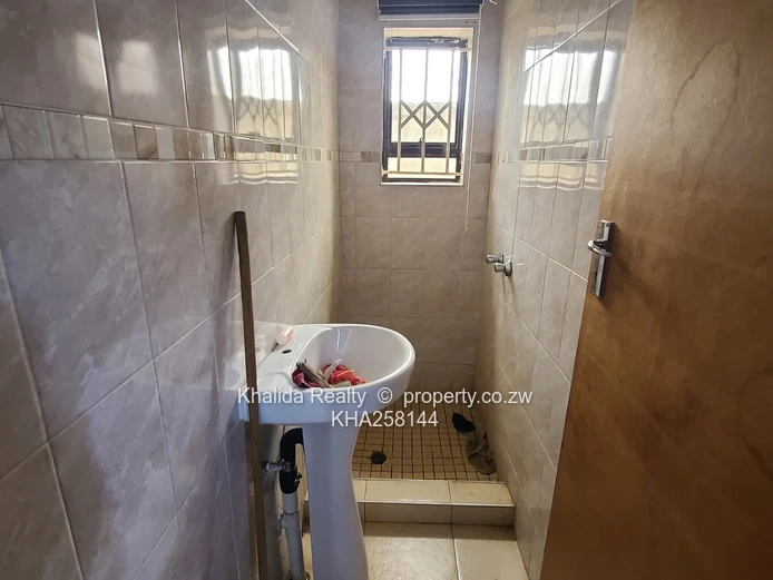 Chitungwiza Unit K house for rent 