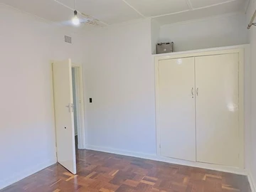 2 Bedroom Flat & Apartment