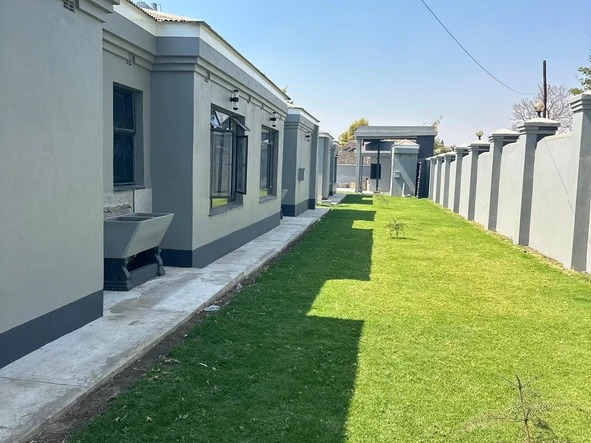 3 Bedroom Flat & Apartment