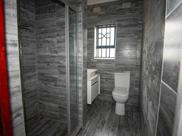 3 Bedroom Flat & Apartment