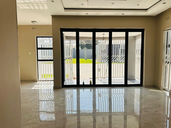 3 Bedroom Flat & Apartment