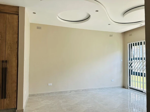 3 Bedroom Flat & Apartment