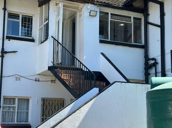 2 Bedroom Flat & Apartment