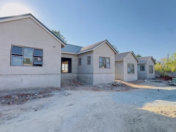 4 Bedroom Flat & Apartment