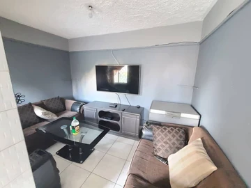 2 Bedroom Flat & Apartment
