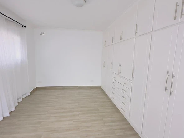 3 Bedroom Flat & Apartment