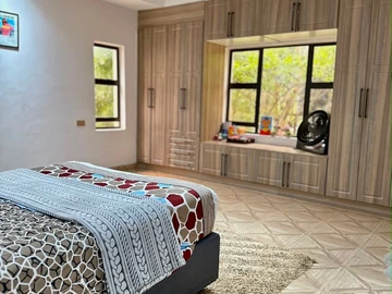 9 Bedroom House