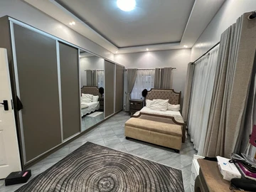 4 Bedroom Flat & Apartment