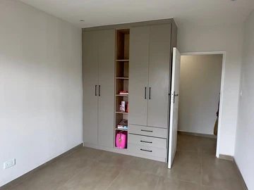 6 Bedroom House