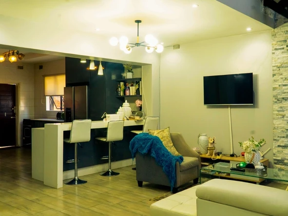 4 Bedroom Flat & Apartment