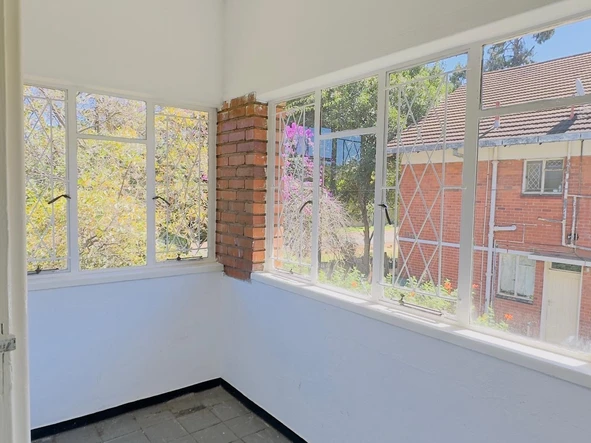 2 Bedroom Flat & Apartment