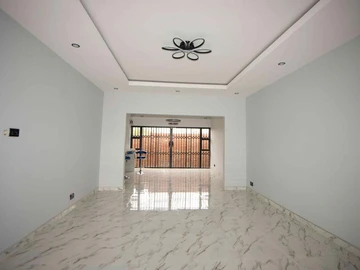 3 Bedroom Flat & Apartment