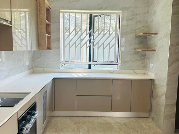 3 Bedroom Flat & Apartment