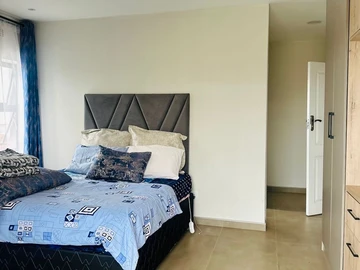 6 Bedroom House
